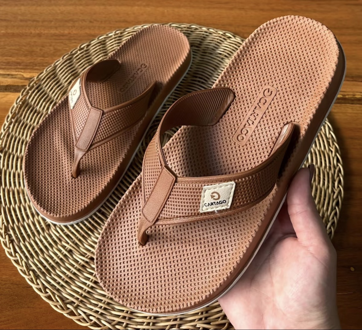 Chinelo marrom masculino